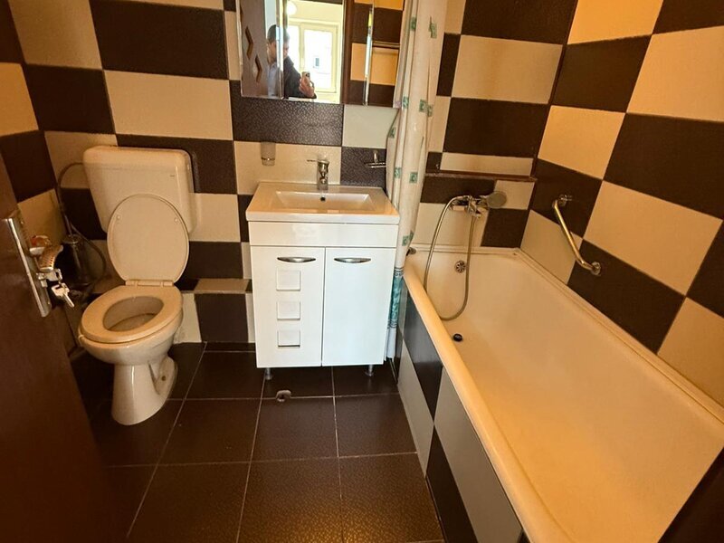 Dristor, 5 minute metrou, pe sos. Mihai Bravu, langa MC Donald's, bloc 1980